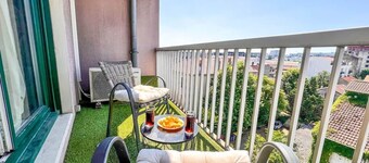 Le Strada: box/climate & streetcar 5min away