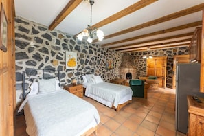 Zimmersafe, Reisekinderbett, Bettwäsche