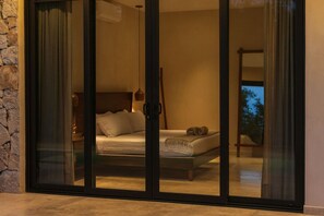 Desk, iron/ironing board, WiFi, bed sheets