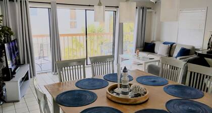 Sun Harbor-Free parking, 4 min walk to the beach, water views, boat dock
