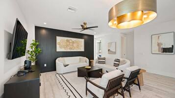 Smart-TV, Tischtennisplatte