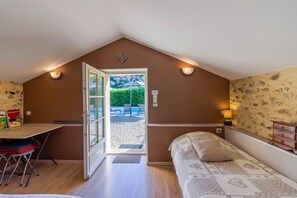 Room - Guest Room 'Le Moulin De Mayence Coeur Vanille' with Shared Pool, Wi-Fi and Air Conditioning (Plazac)