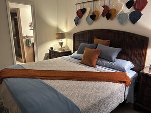 2 bedrooms, Internet, bed sheets - Cute St Pete Condo near Gulfport (St. Petersburg)