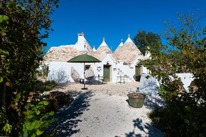 Exterior - Villa 'Trulli E Frasche, Intera' with Private Pool, Wi-Fi and Air Conditioning (Martina Franca)