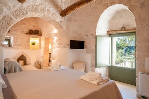 WiFi, bed sheets - Villa 'Trulli E Frasche, Intera' with Private Pool, Wi-Fi and Air Conditioning (Martina Franca)