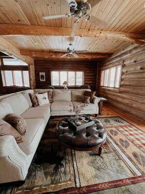 Smart TV, fireplace, table tennis, printers - Up North Lodge Gathering Place (Crosslake)