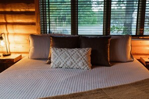 5 bedrooms, desk, iron/ironing board, travel cot