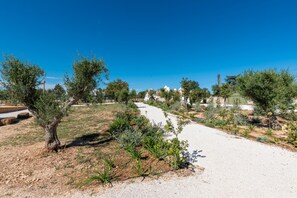 Property grounds - Trullo 'Casedda' with Shared Pool, Wi-Fi and Air Conditioning (San Paolo)