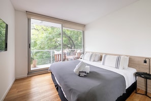 In-room safe, free WiFi, bed sheets