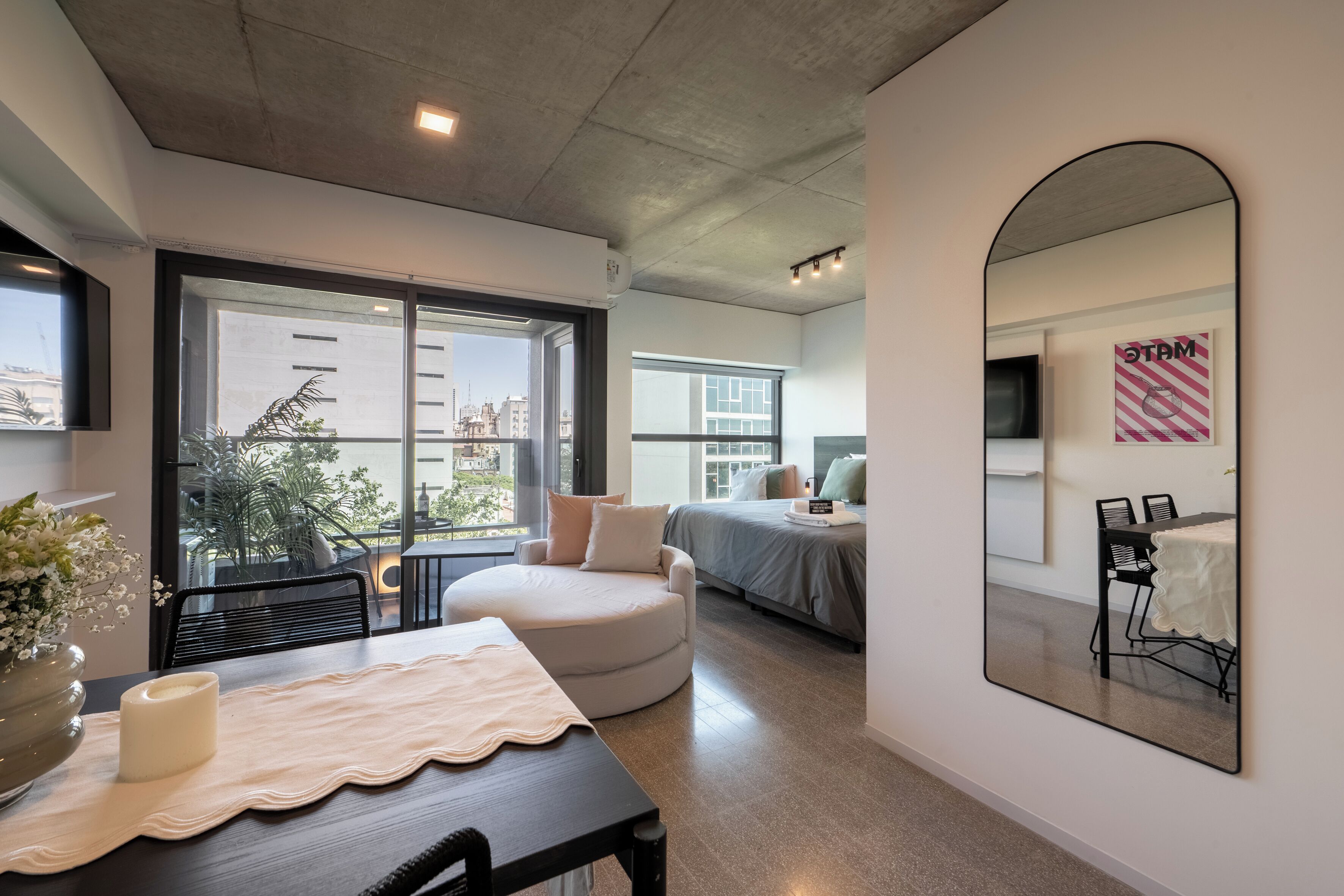 標準開放式客房 | 房內夾萬、免費 Wi-Fi、床單