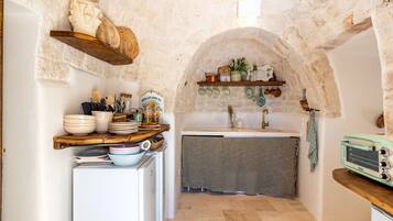 Frigorifero, forno, piano cottura, lavastoviglie