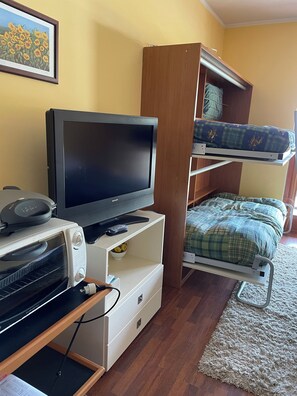 Free WiFi, bed sheets