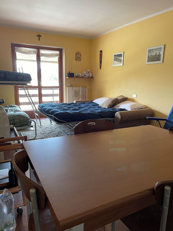 Free WiFi, bed sheets