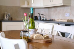 Refrigerador, microondas, lavavajillas y tostadora 