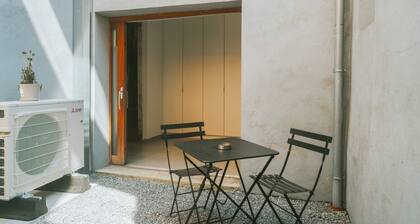 2 bedrooms triplex in historic heart of Liege
