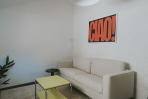 TV - 2 bedrooms triplex in historic heart of Liege (Liège)