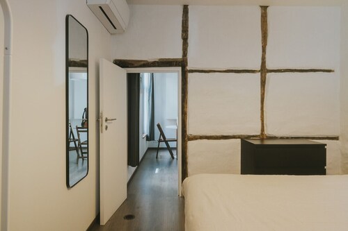 2 bedrooms triplex in historic heart of Liege