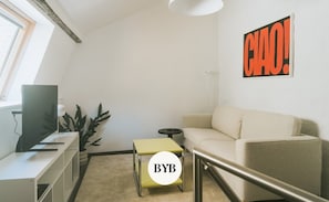TV - 2 bedrooms triplex in historic heart of Liege (Liège)
