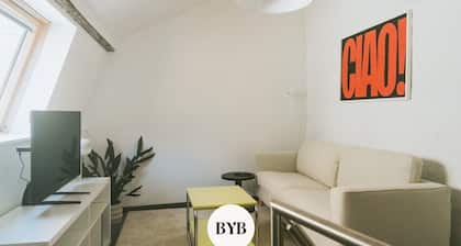 2 bedrooms triplex in historic heart of Liege