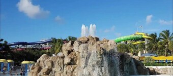 Soothing apartment with AC in vibrant West Palm Beach