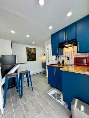 Fridge, microwave, stovetop, coffee/tea maker