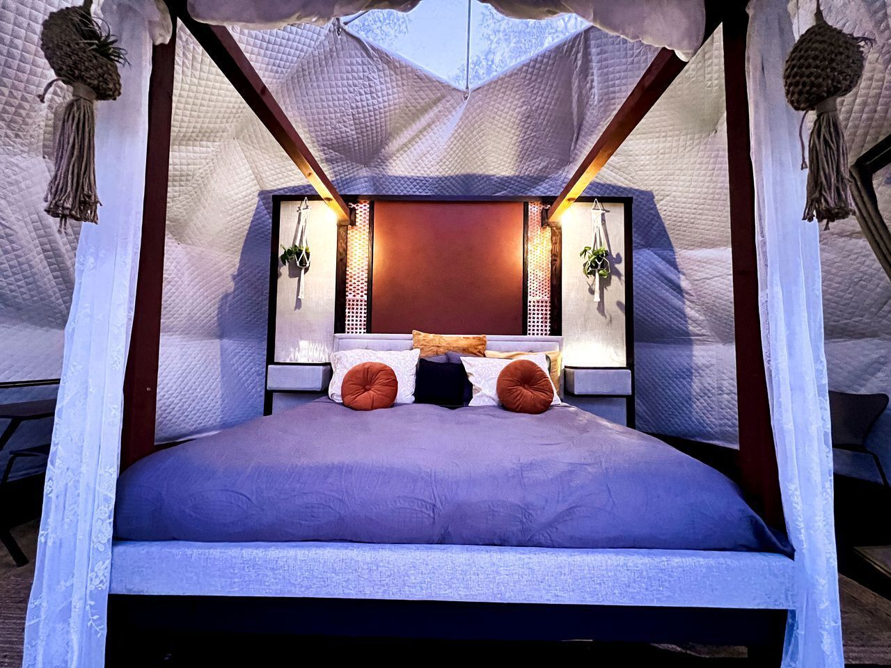 1 bedroom, bed sheets
