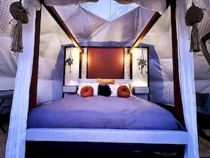 1 bedroom, bed sheets