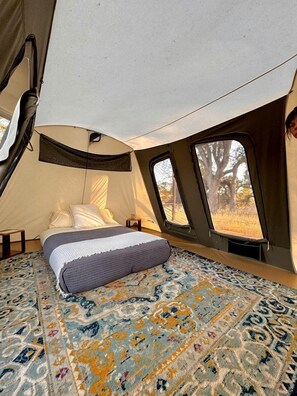 1 bedroom, bed sheets