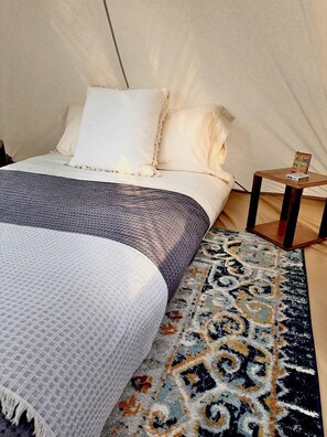 1 bedroom, bed sheets