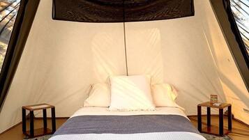 1 bedroom, bed sheets