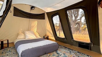 1 bedroom, bed sheets
