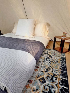 1 bedroom, bed sheets