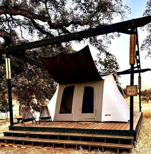 Terrace/patio - Cute, Lakeside Glamping Bell Tent + Amenities, Wheatland, California (Grass Valley)