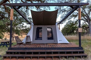 Terrace/patio - Cute, Lakeside Glamping Bell Tent + Amenities, Wheatland, California (Grass Valley)