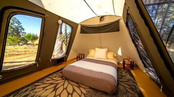 1 bedroom, bed sheets