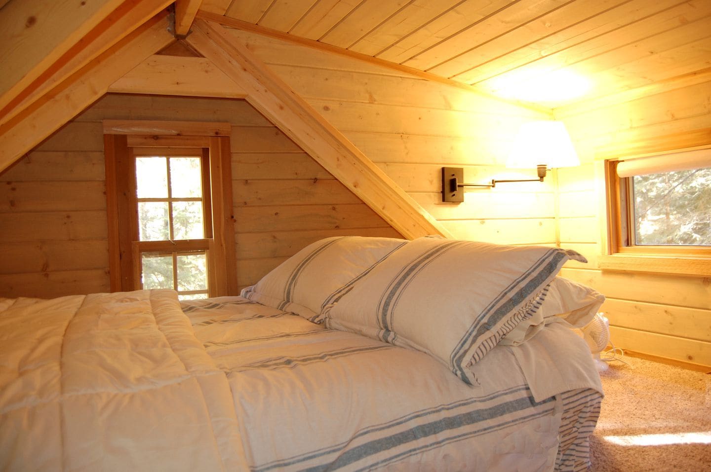 1 bedroom, desk, WiFi, bed sheets