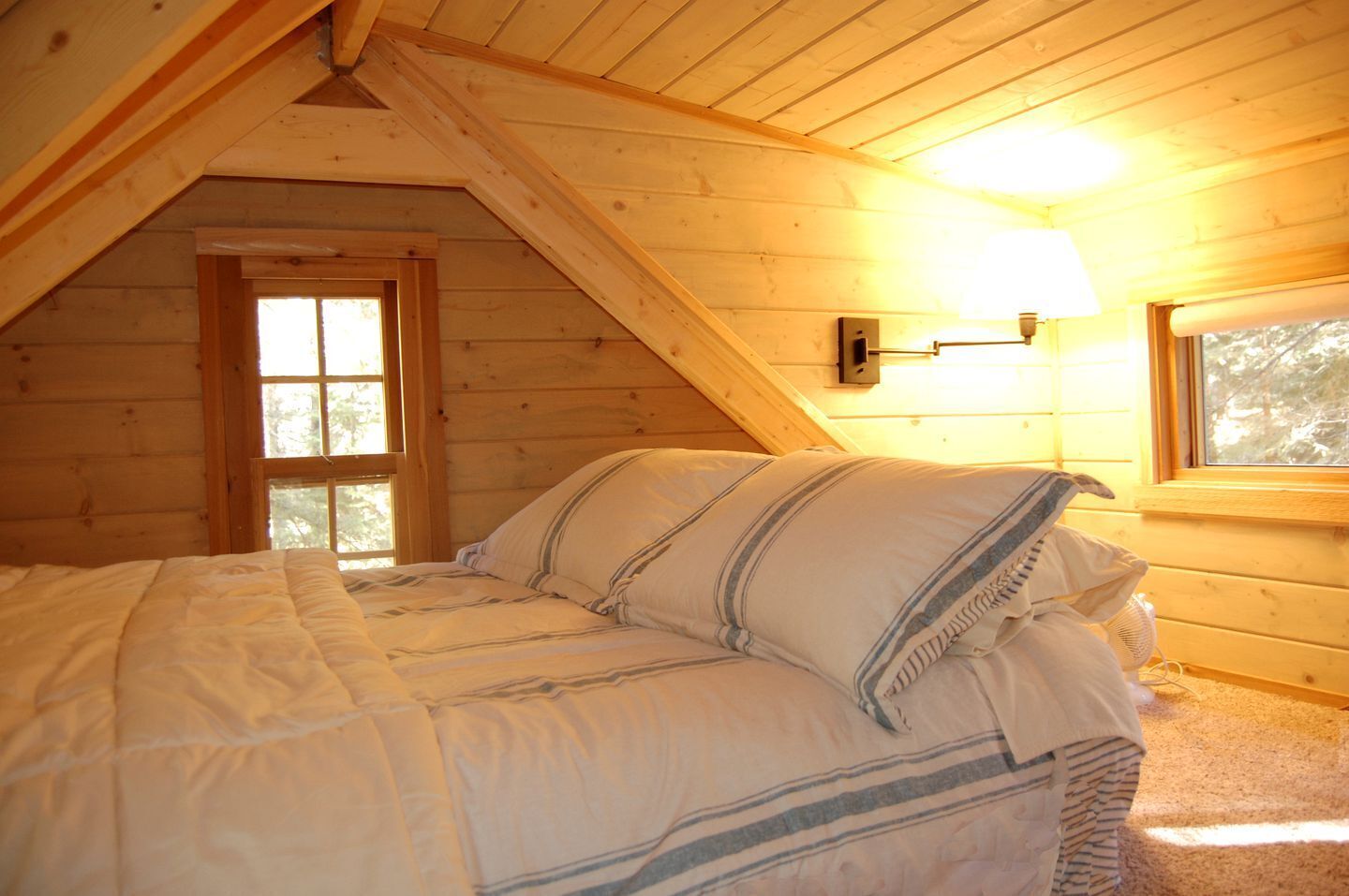 1 bedroom, desk, WiFi, bed sheets