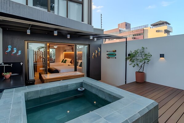Bañera de hidromasaje exterior