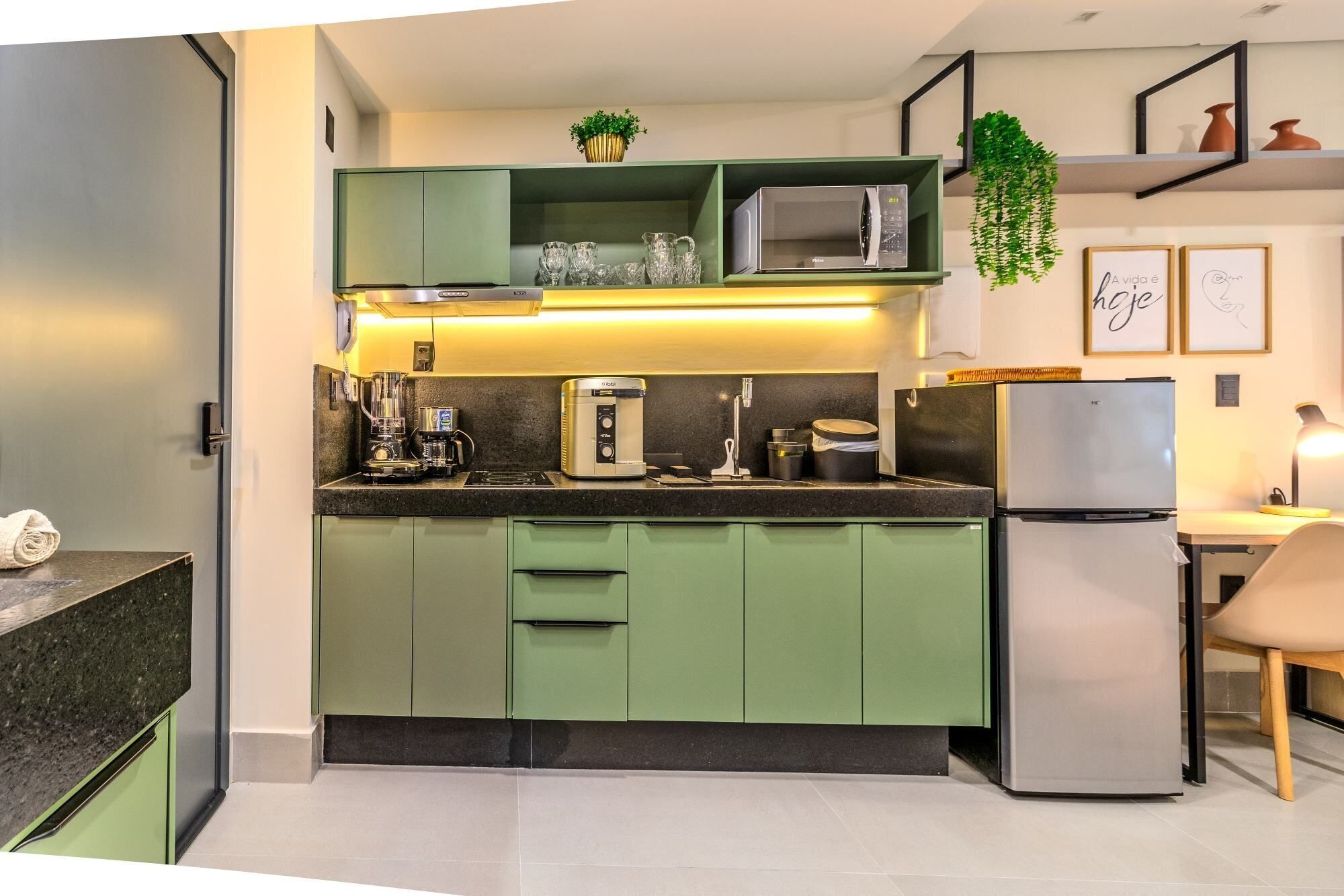 Standard Apartment | Private kitchen | Microwave