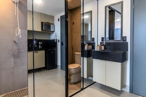 Apartment | Bathroom | Free toiletries, hair dryer, towels, soap - Get Sense (João Pessoa)