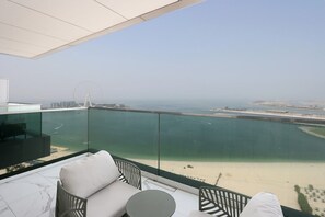 Property grounds - Beachfront 2BR+M | One JBR | Sea + Palm Views (Dubai)