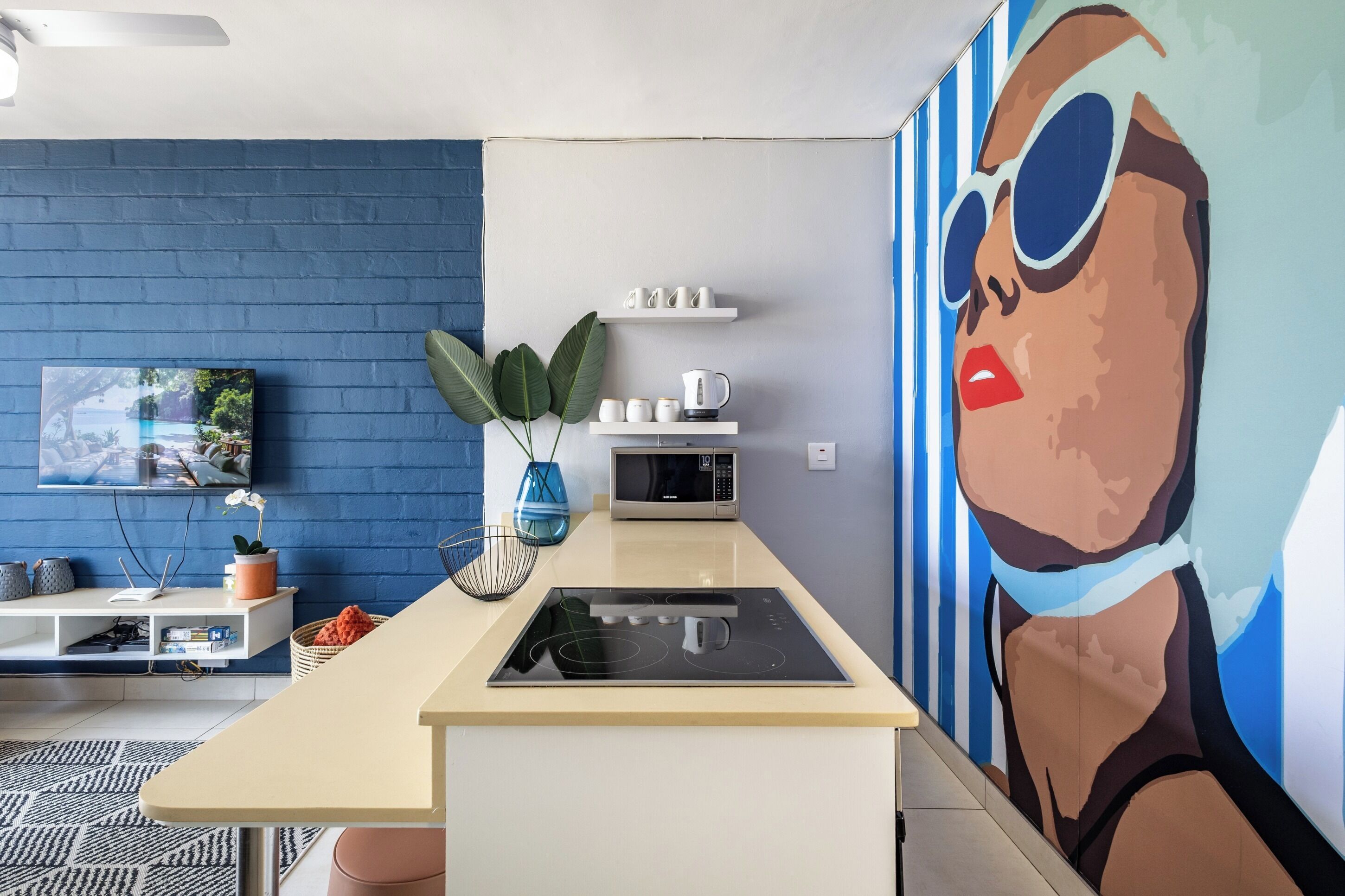 ثلاجة، ميكروويف، فرن، موقد طهي مسطح