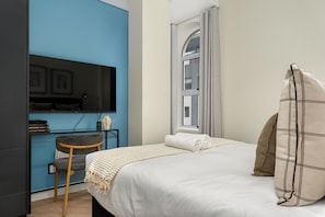 Iron/ironing board, Internet, bed sheets