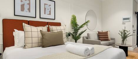 Iron/ironing board, internet, bed sheets