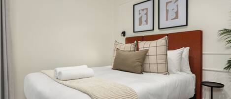 Iron/ironing board, internet, bed sheets