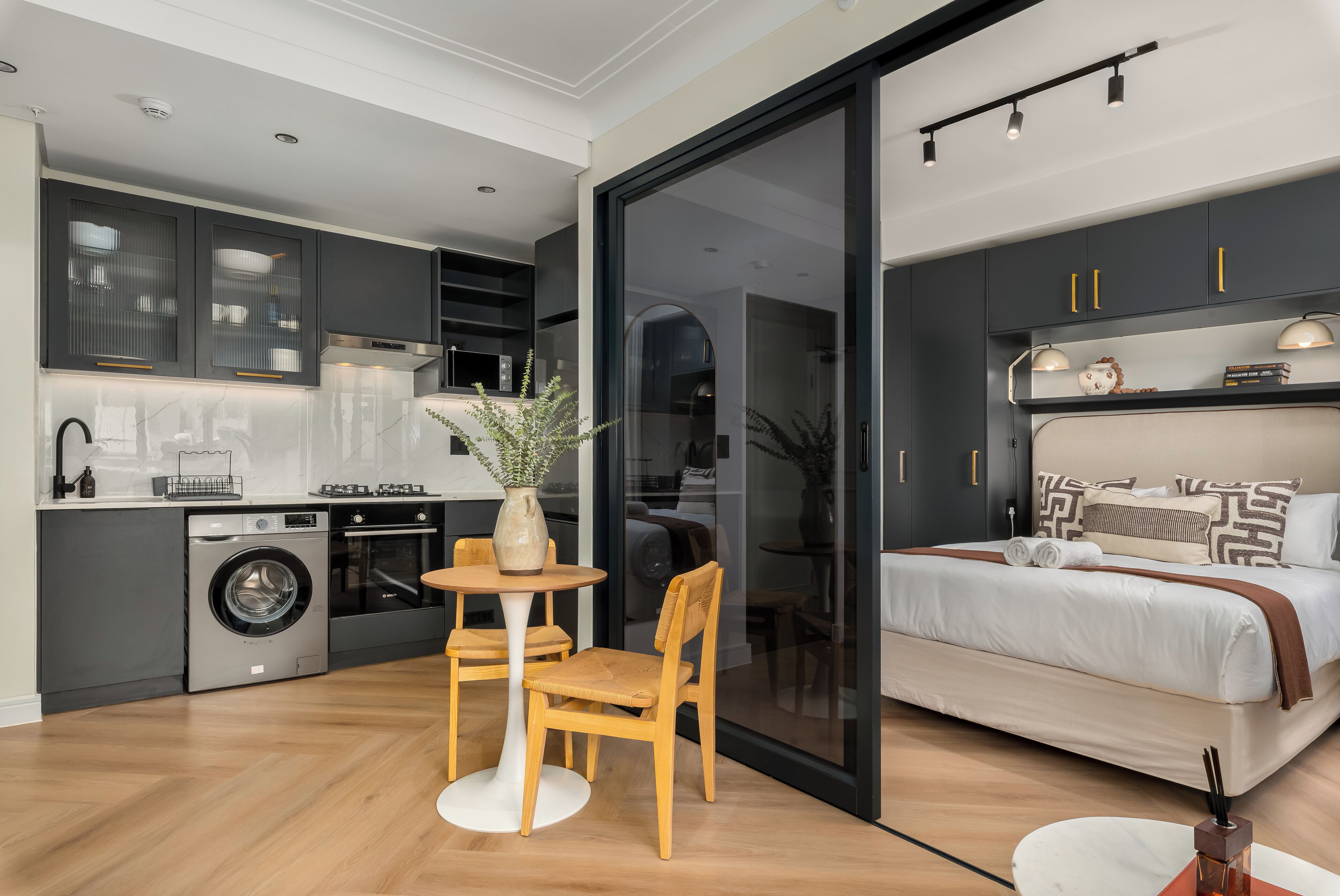 1 soverom, safe på rommet, strykejern/-brett og internettilgang