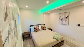 Deluxe Apartment, Partial Sea View | Iron/ironing board, free WiFi - Blue wave 2 minute walk to beach (Daytona Beach)