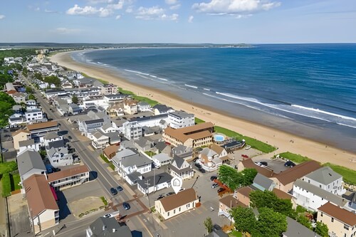Walk to everything - Beach, Pier, Restaurants, and Amusements!