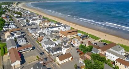 Walk to everything - Beach, Pier, Restaurants, and Amusements!