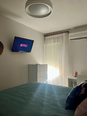 1 Schlafzimmer, BĂŒgeleisen/BĂŒgelbrett, Internetzugang, BettwĂ€sche